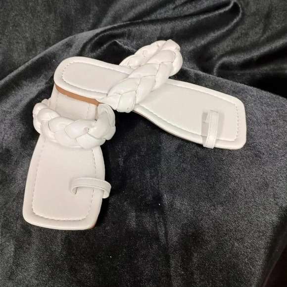 White flat open toe sandal size European 37 - Picture 1 of 8